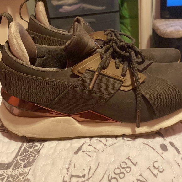 Color: Dark Green Pumas. Size: 8 - Picture 3 of 6